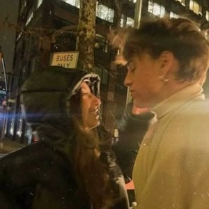 把杨幂的腿抬起来❌
